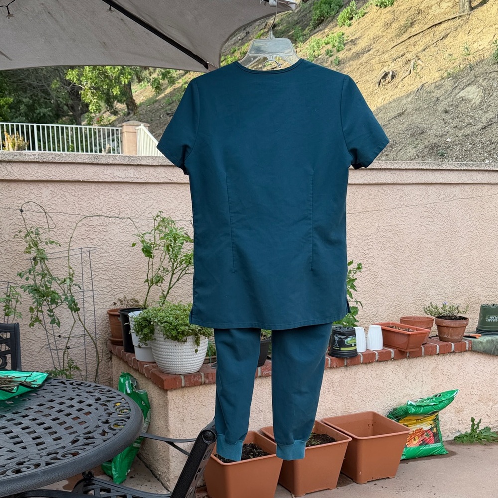 Figs Deep Teal Medical Scrub set - Picture 3 of 9
